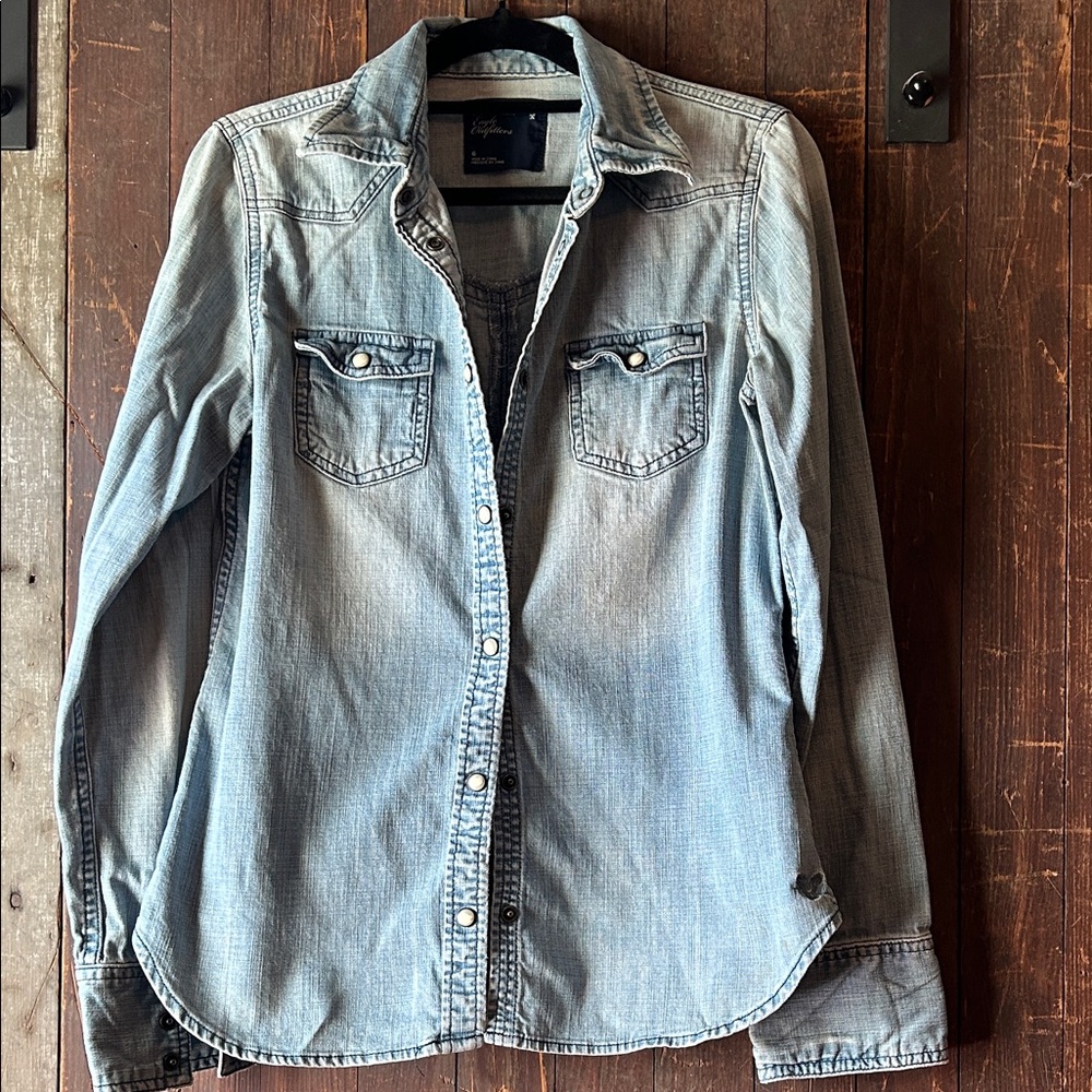 American Eagle Outfitters Light Blue Denim Button-Down Shirt